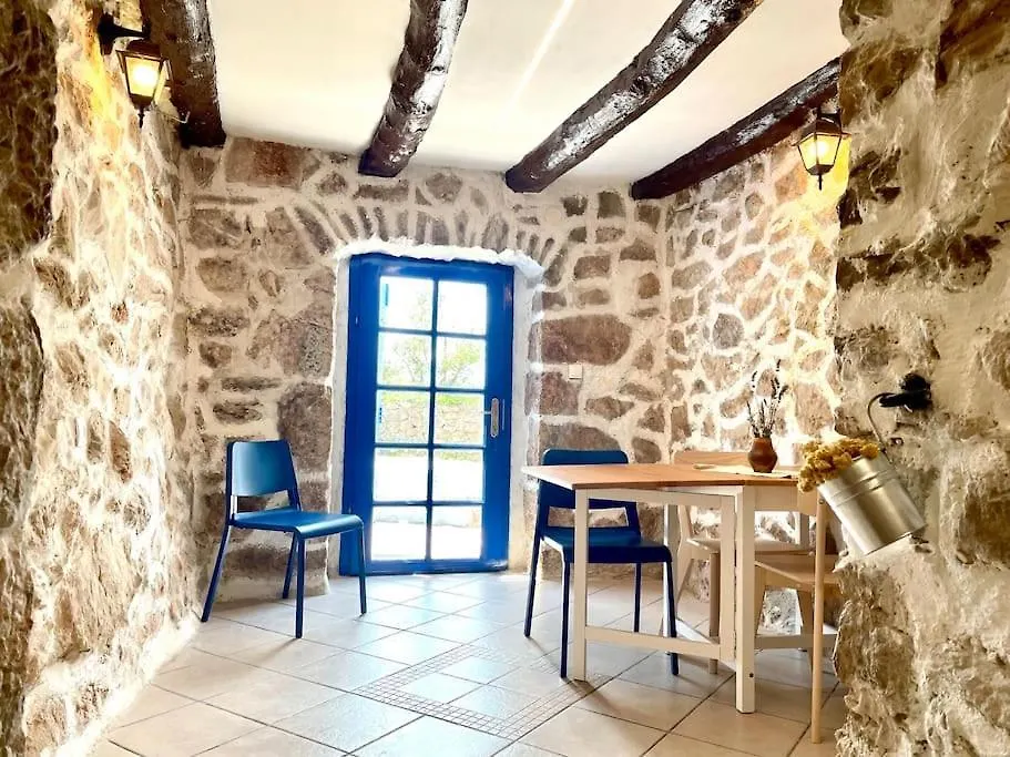 House With Lovely Terrace 10 Min Drive From The Sea Vrbnik Nyaraló