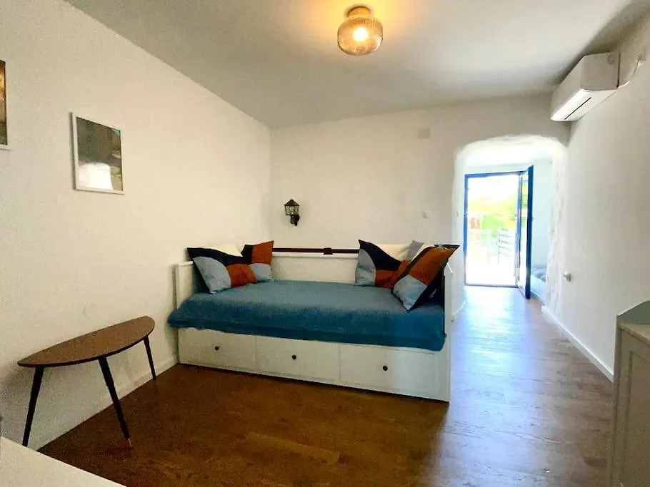 Дом отдыха House With Lovely Terrace 10 Min Drive From The Sea Врбник Хорватия