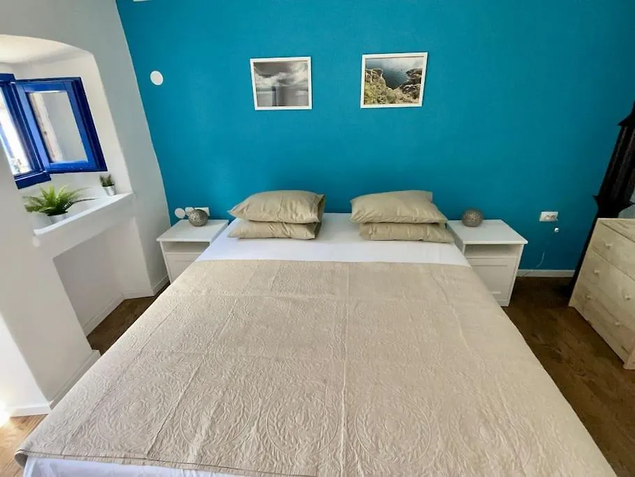 House With Lovely Terrace 10 Min Drive From The Sea Врбник Дом отдыха